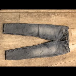 Light wash American Eagle jeggings.